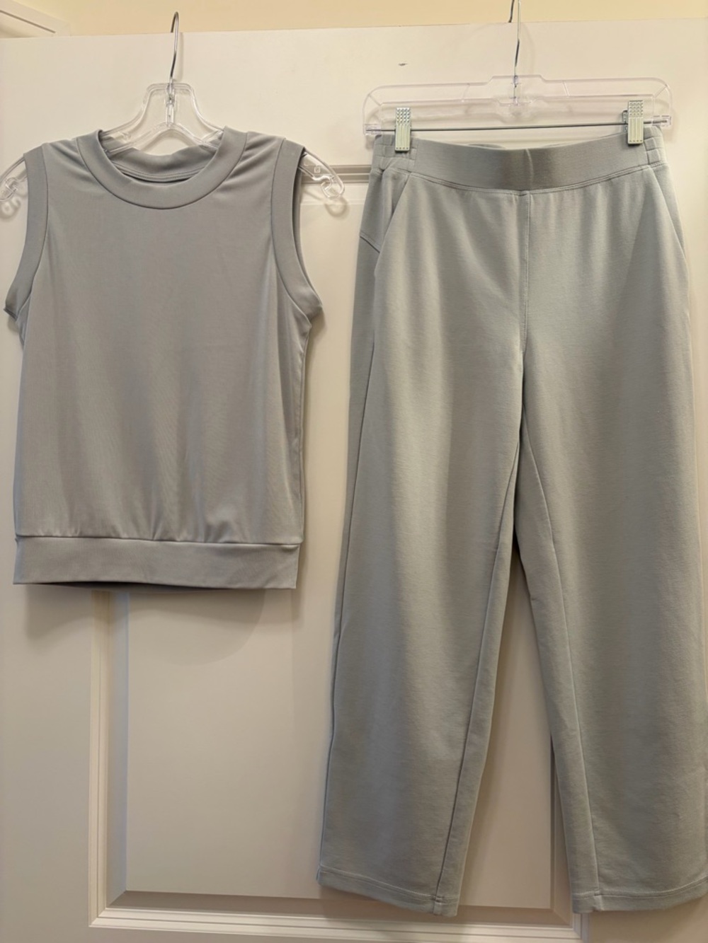 OGL Crewneck Tee Tank & Mid Rise Tapered Pants Travel/Lounge Set - Picture 3 of 12